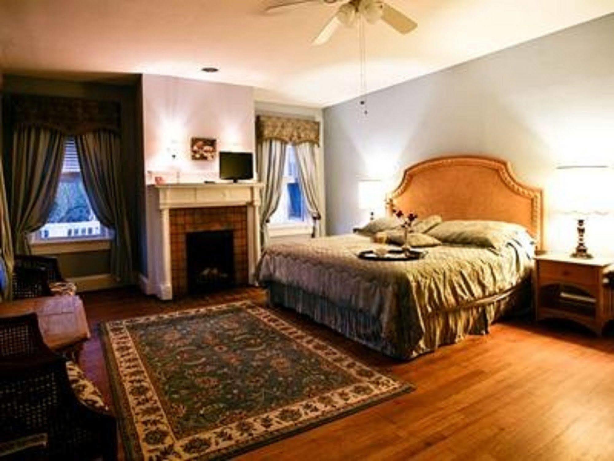 Simply Divine Hotel Dunn Exterior photo